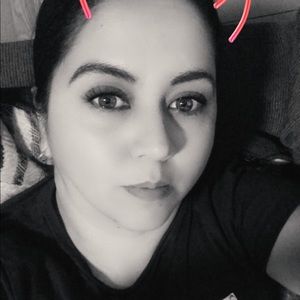 Meet your Posher, Alma